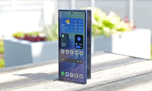 Samsung Galaxy Z Fold 7 Cuts Size and Weight, Panasonic S1 II Sets High Camera Standards