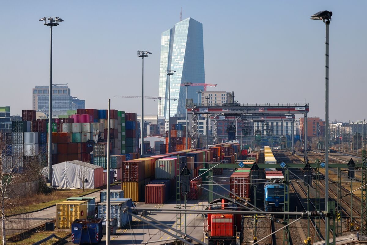 ECB Poised at Crucial Juncture Amid Data-Driven Monetary Policy Decisions
