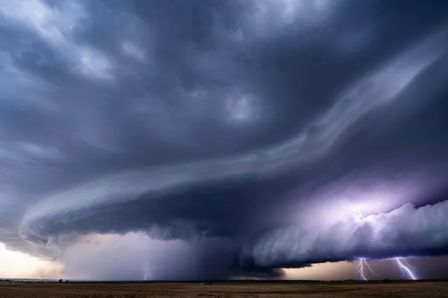 Inside the Dangerous Pursuit of Extreme Hail: Storm Chasers Risk It All to Decode Nature’s Fury