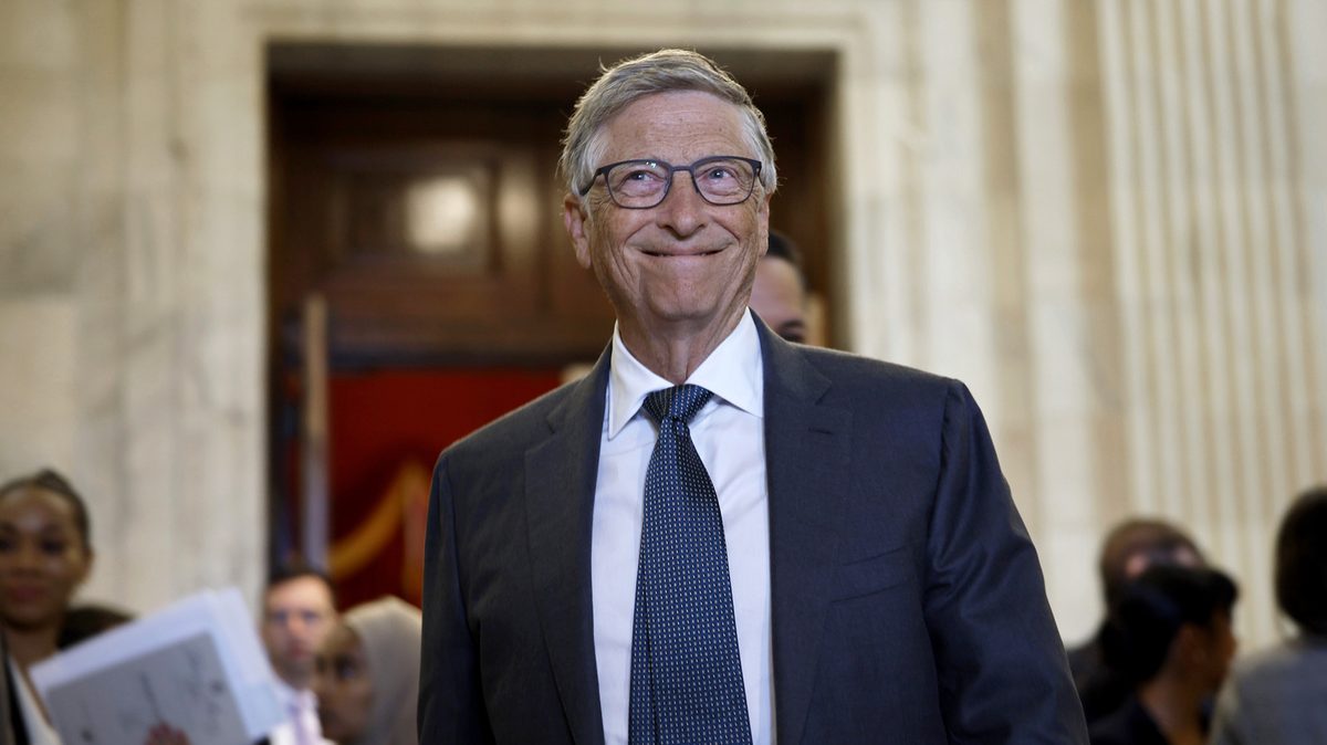 Bill Gates Urges AI Safeguards, Citing 'Completely Irresponsible' Lack of Oversight