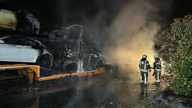 New Lithium Battery Prototype Suppresses Fires, Reaching 428°C Without Ignition