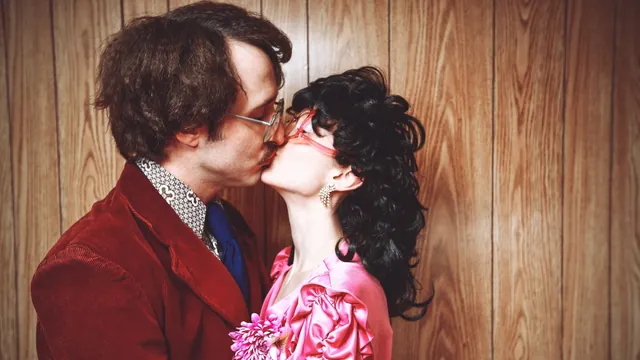 Kissing's Evolutionary Origins Traced Back Over 20 Million Years