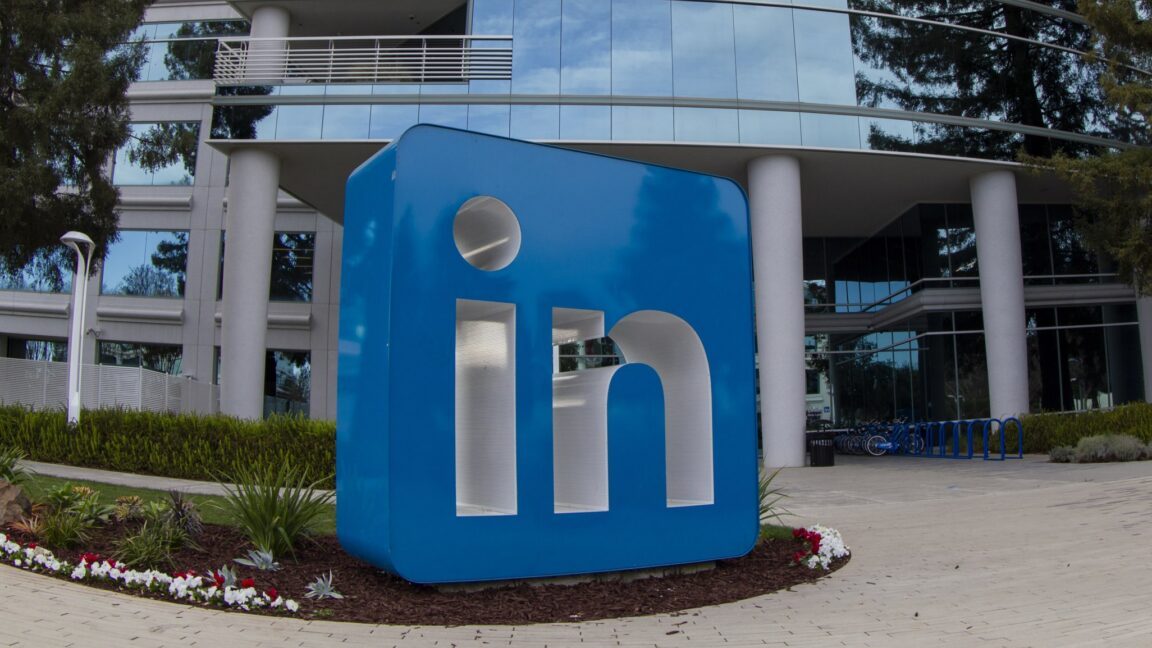 LinkedIn выигрывает дело против исков о сканировании расширений Chrome