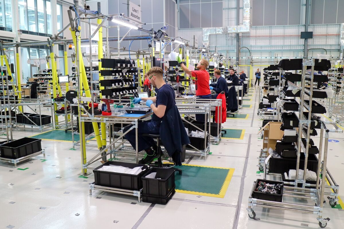 Работники Airbus голосуют за забастовку из-за споров о зарплате