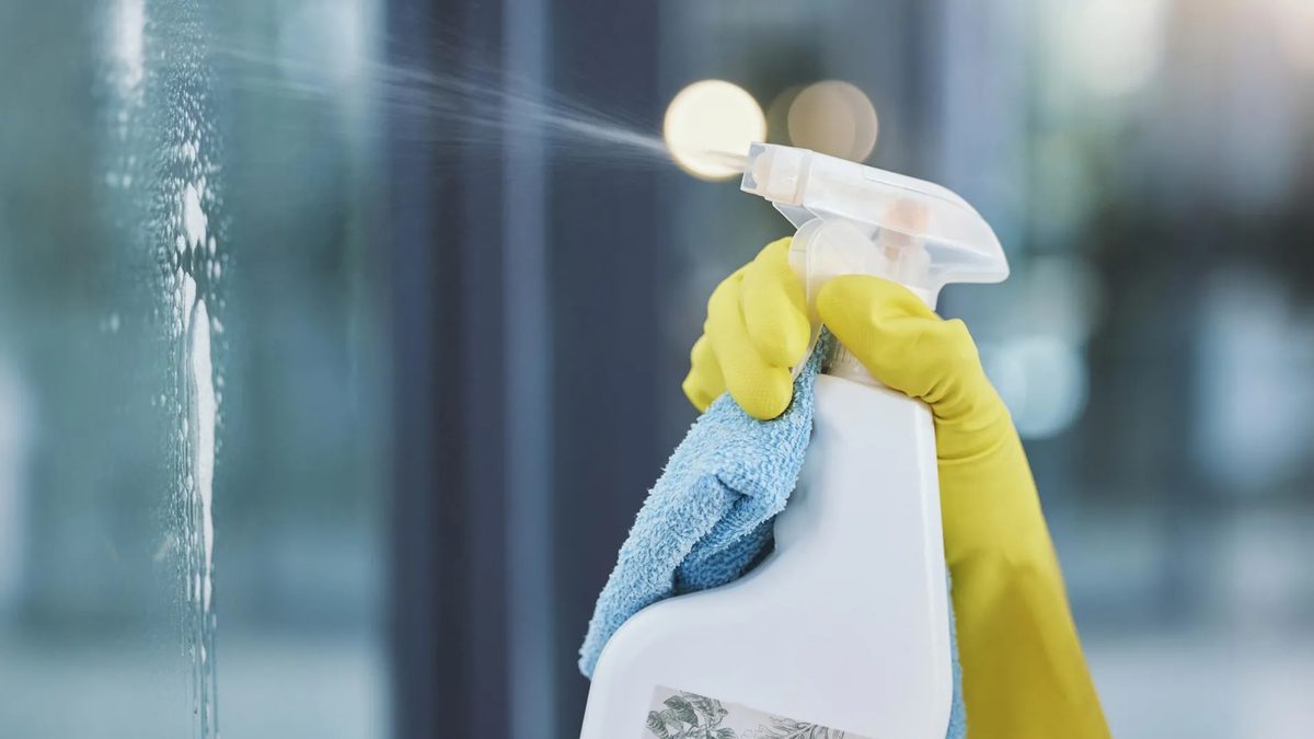 Fresh Scent, Invisible Danger: Cleaning Products Unleash Billions of Nanoparticles