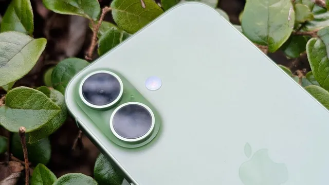 iOS 26 Message Backgrounds: A Visual Upgrade with a Shared Twist