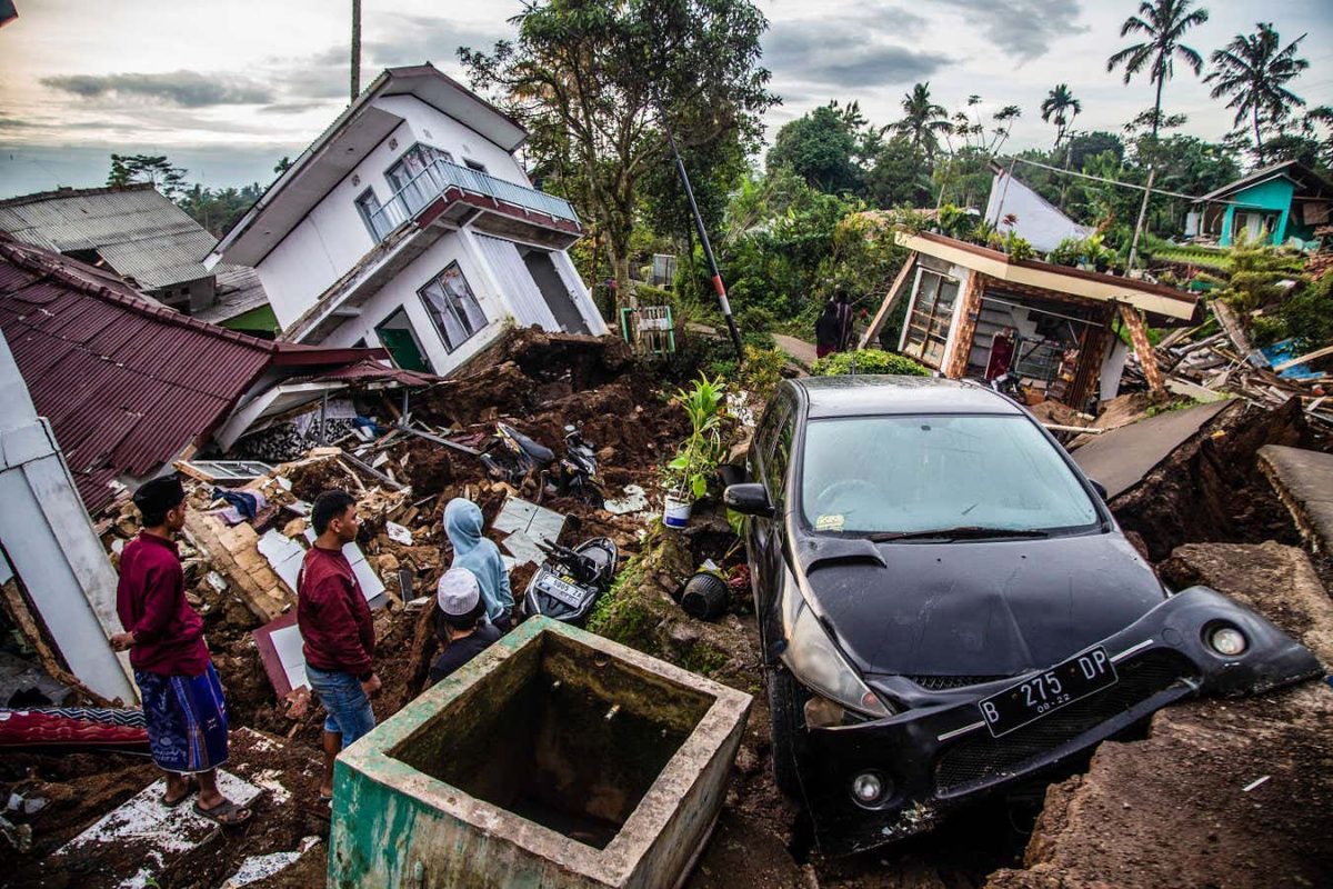 Revolutionizing Earthquake Safety: How Billions of Smartphones Serve as a Global Early Warning Network