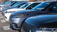Jaguar Land Rover сокращает 4000 рабочих мест на фоне электрификации и глобального давления