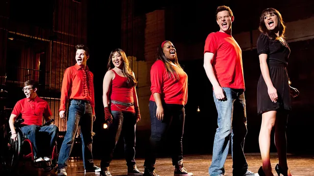 Ryan Murphy Completes Glee Reboot Script, 10 Original Cast Members Enthusiastic