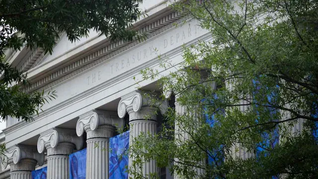 US Long-Term Bonds Tumble Amidst Investor Skepticism Following Bessent's Remarks