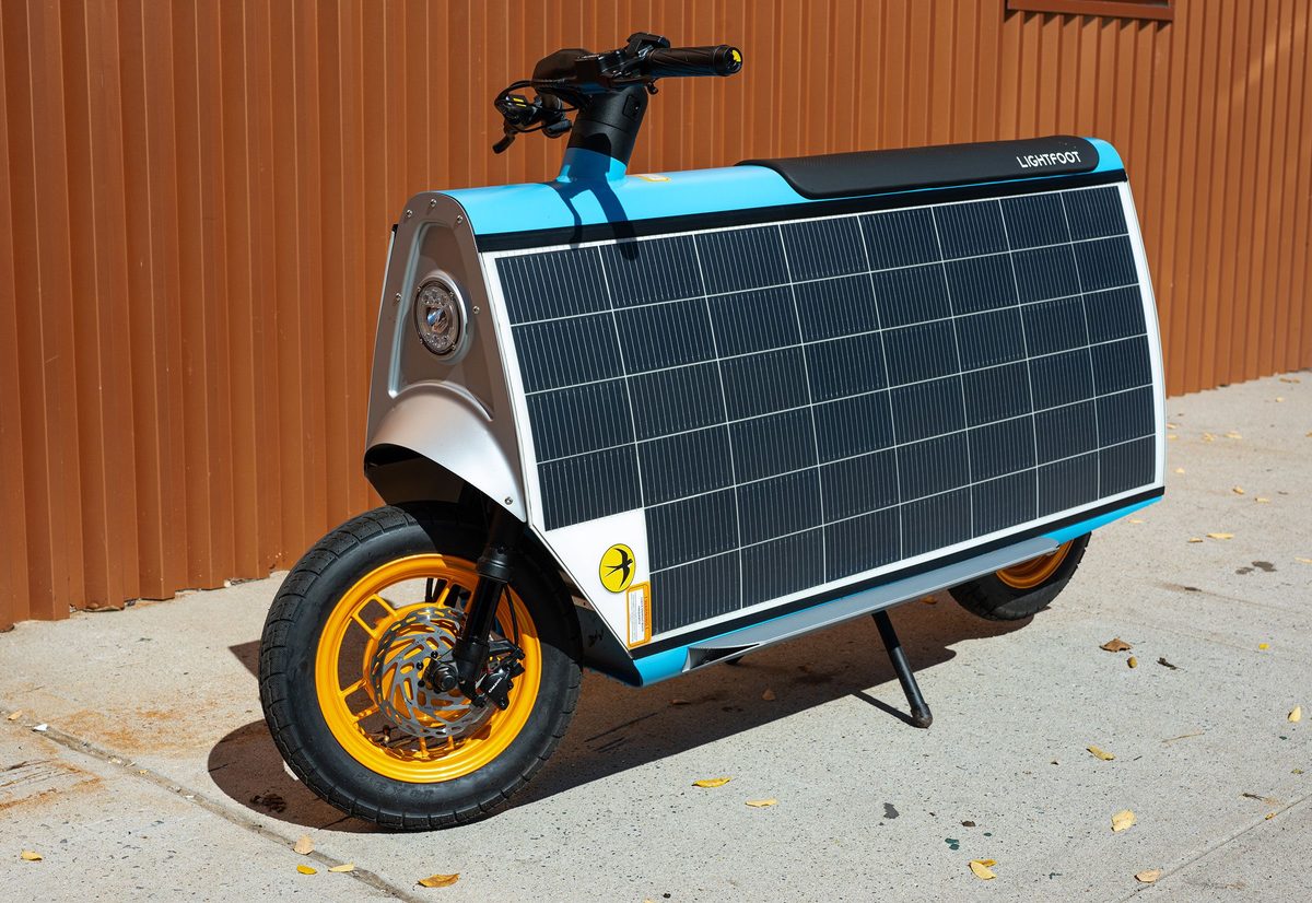Lightfoot Scooter: A Solar-Powered "Smile Machine" for Short Trips