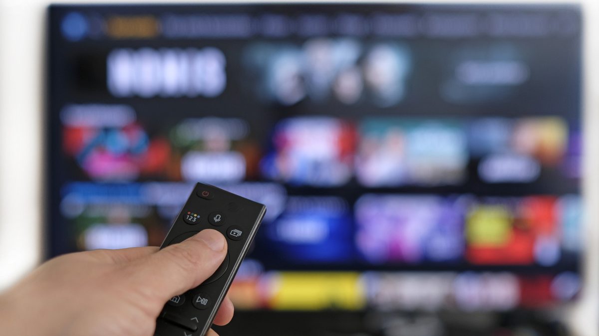 Smart TV Software Support: Samsung Leads with 7 Years, Others Lag Behind