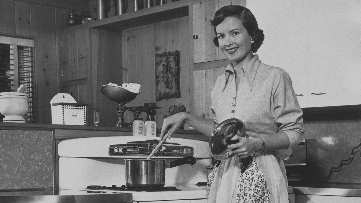 Tradwife Trend Reflects Women's Search for Control Amidst Workplace Burnout