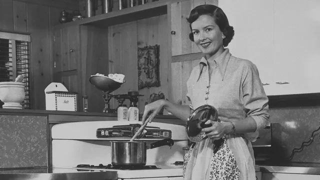 Tradwife Trend Reflects Women's Search for Control Amidst Workplace Burnout