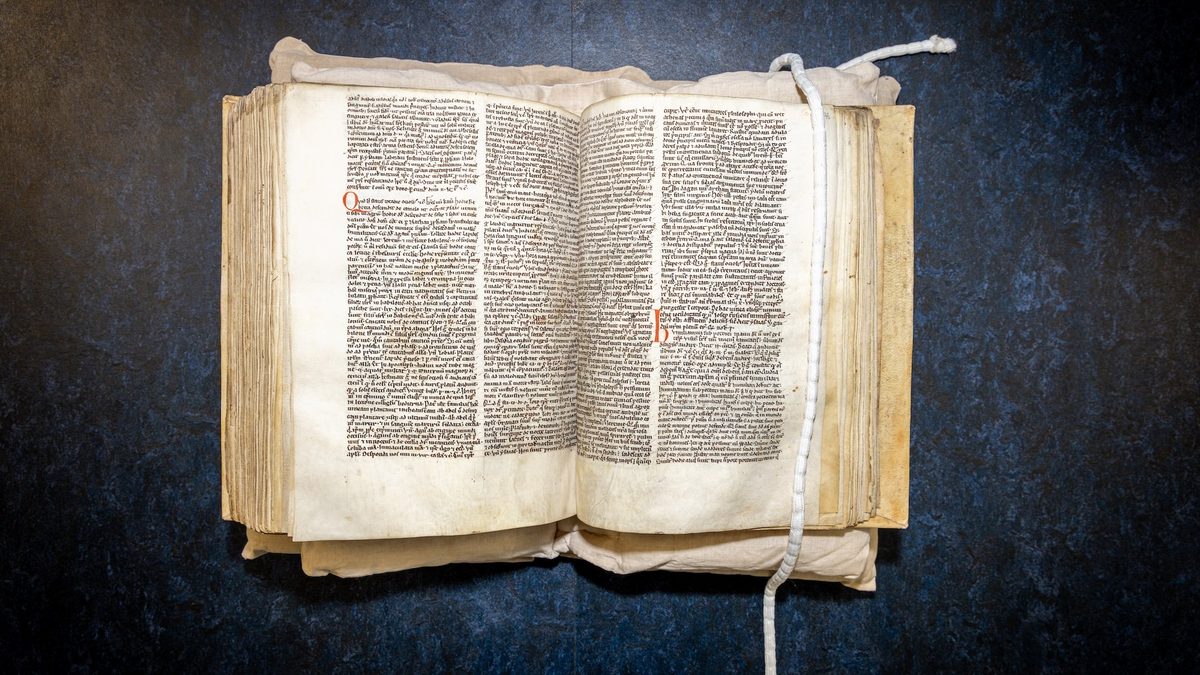 600-Year-Old Chaucer Mystery Solved with 3 Key Spelling Corrections