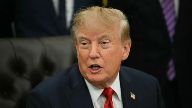 Белый дом запретил CNN лететь президентским рейсом на фоне спора о свободе прессы