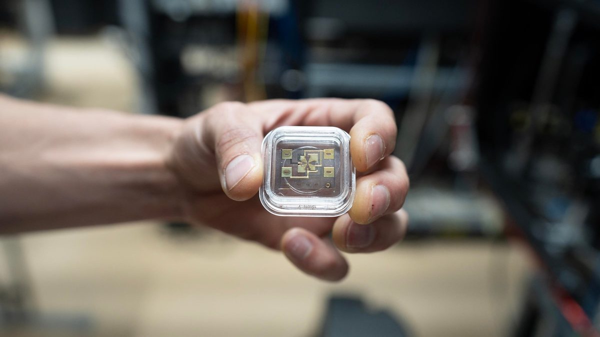 World’s Most Accurate Optical Atomic Clock Achieves 41% Improvement Using 2-Mile Laser Beam